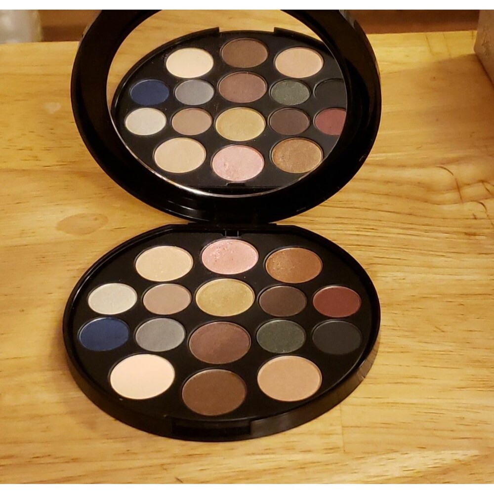 NEW Elizabeth Arden eyeshadow Palette 16 different colors